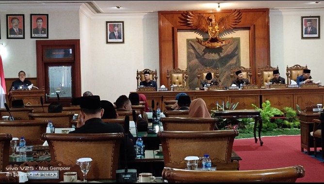 Rapat Paripurna Penyampaian Ranperda Tentang APBD Tahun 2024 Dan