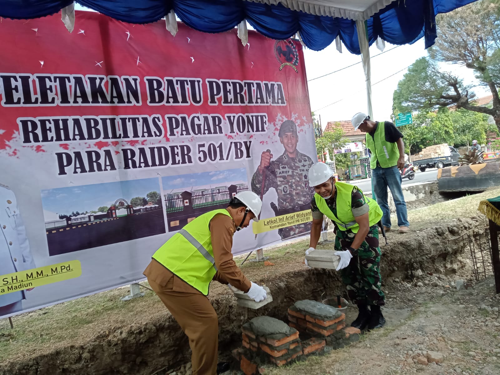 Peletakan Batu Pertama Renovasi Pagar depan Yonif Para Raider 501/BY