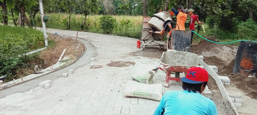 Pembangunan Infrastruktur Jalan di Desa Sobontoro, Kecamatan Karas, Kabupaten Magetan.
