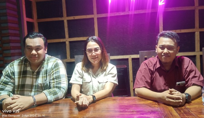 Caroline, didampingi Tim Kuasa Hukum, saat Konferensi Pers , Rabu, (3/4/2024) Malam